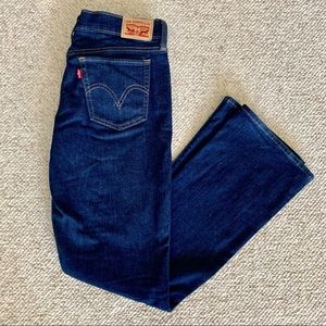 Levi’s 415 relaxed bootcut size 28 jeans